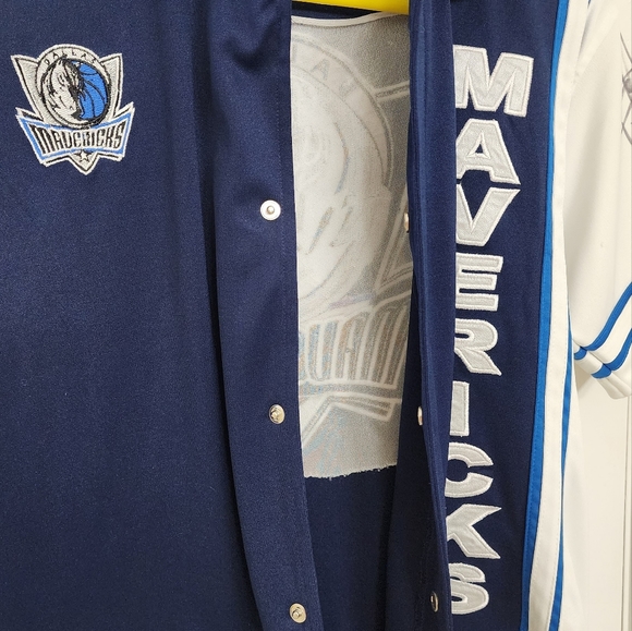 NBA Dallas Mavericks snap-front practice jersey autographed by Mav ManiAACs - Picture 3 of 6